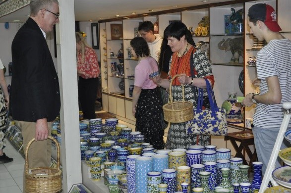 At last the students and the teachers visited the Blue Pottery Museum and showroom where they shopped for making their visit memorable to Jaipur.